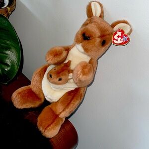 2000 TY Beanie Buddy POUCH the Kangaroo Toy Plush